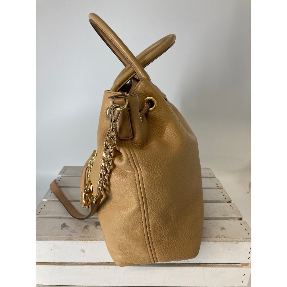 MICHAEL KORS, LARGE CAMEL LEATHER CROSSBODY BAG WITH TASSEL - Picture 4 of 16